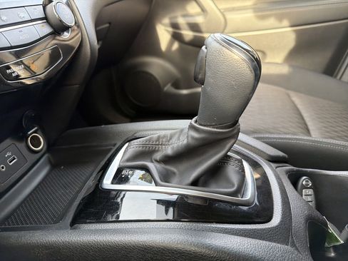 Certified 2019 Nissan Rogue SV image 22