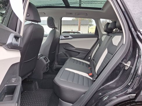 New 2025 Volkswagen Taos SEL image 6