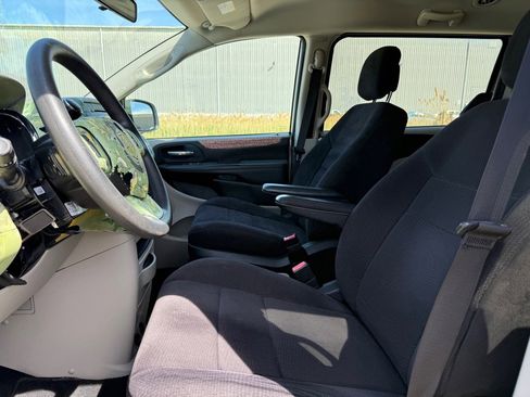 Used 2011 Dodge Grand Caravan Express FWD image 7