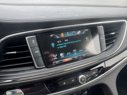 Used 2018 Buick Enclave Essence image 23