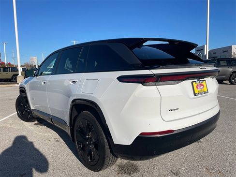 Used 2025 Jeep Wagoneer Launch Edition w/ Trailer Tow Group image 9