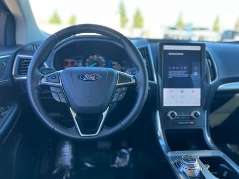Used 2024 Ford Edge Titanium image 12