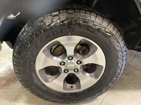 Certified 2018 Jeep Wrangler Sahara w/ Connectivity Group AWD/4WD image 8