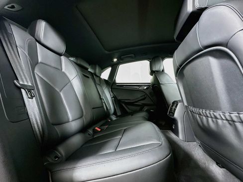 Certified 2026 Porsche Macan AWD/4WD image 28