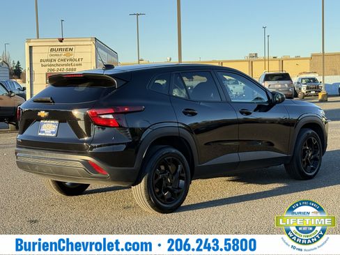 Used 2025 Chevrolet Trax LS w/ LS Convenience Package image 5