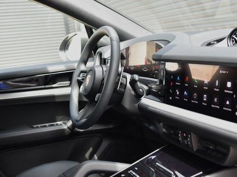 Certified 2025 Porsche Cayenne Coupe image 19