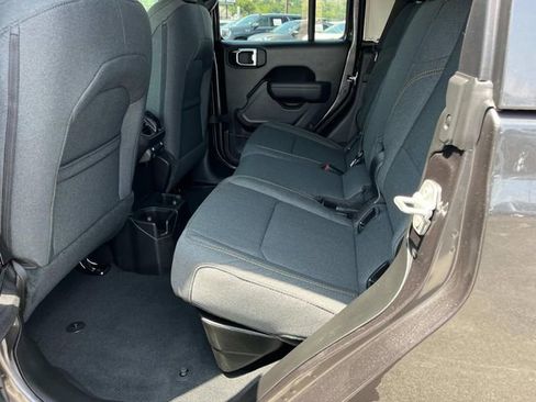 New 2025 Jeep Gladiator Sport image 6