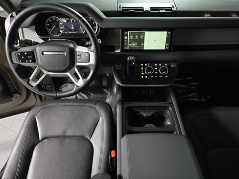 Used 2023 Land Rover Defender 110 SE image 4