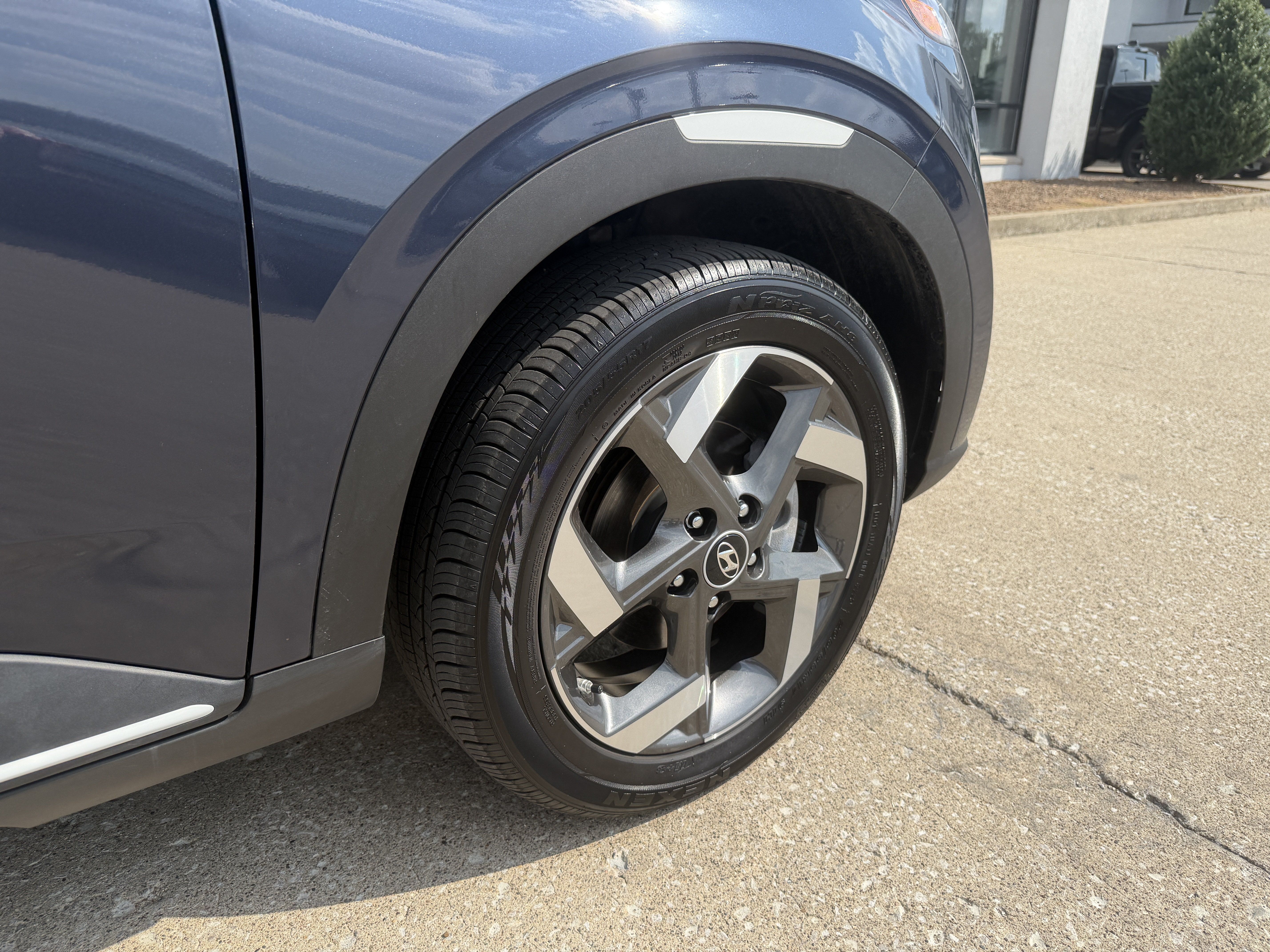 Certified 2025 Hyundai Venue Limited FWD image 19