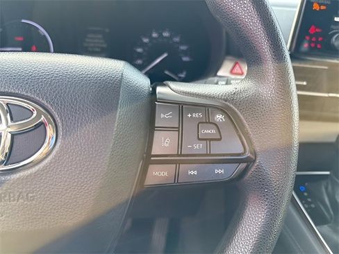 Used 2022 Toyota Sienna LE image 23