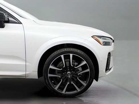 Certified 2023 Volvo XC60 B5 Ultimate w/ Climate Package image 74