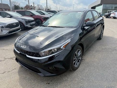 Certified 2023 Kia Forte LXS image 3