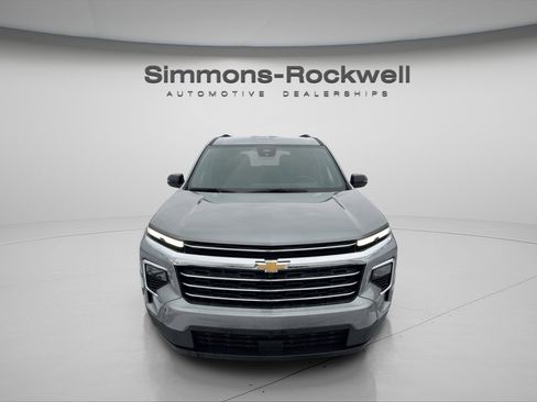 New 2026 Chevrolet Traverse LT image 2