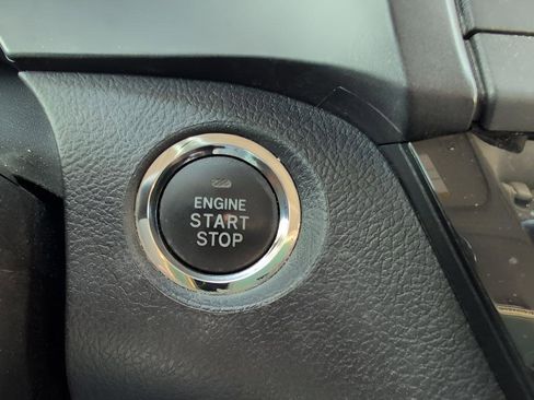 Used 2017 Toyota Sienna L image 27