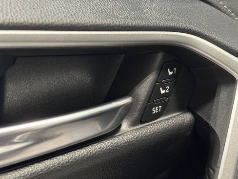 Used 2020 Toyota RAV4 Limited AWD/4WD image 34