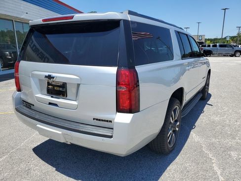 Used 2019 Chevrolet Suburban Premier AWD/4WD image 4
