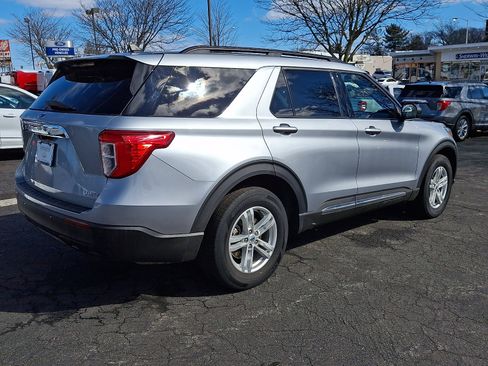 Used 2023 Ford Explorer XLT image 6