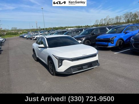 Certified 2025 Kia K4 EX FWD image 3