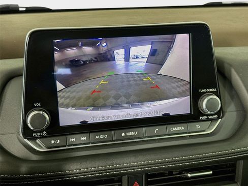 Used 2023 Nissan Rogue SV w/ SV Premium B Package FWD image 16