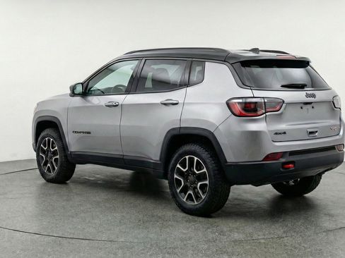 Used 2025 Jeep Compass Trailhawk image 6