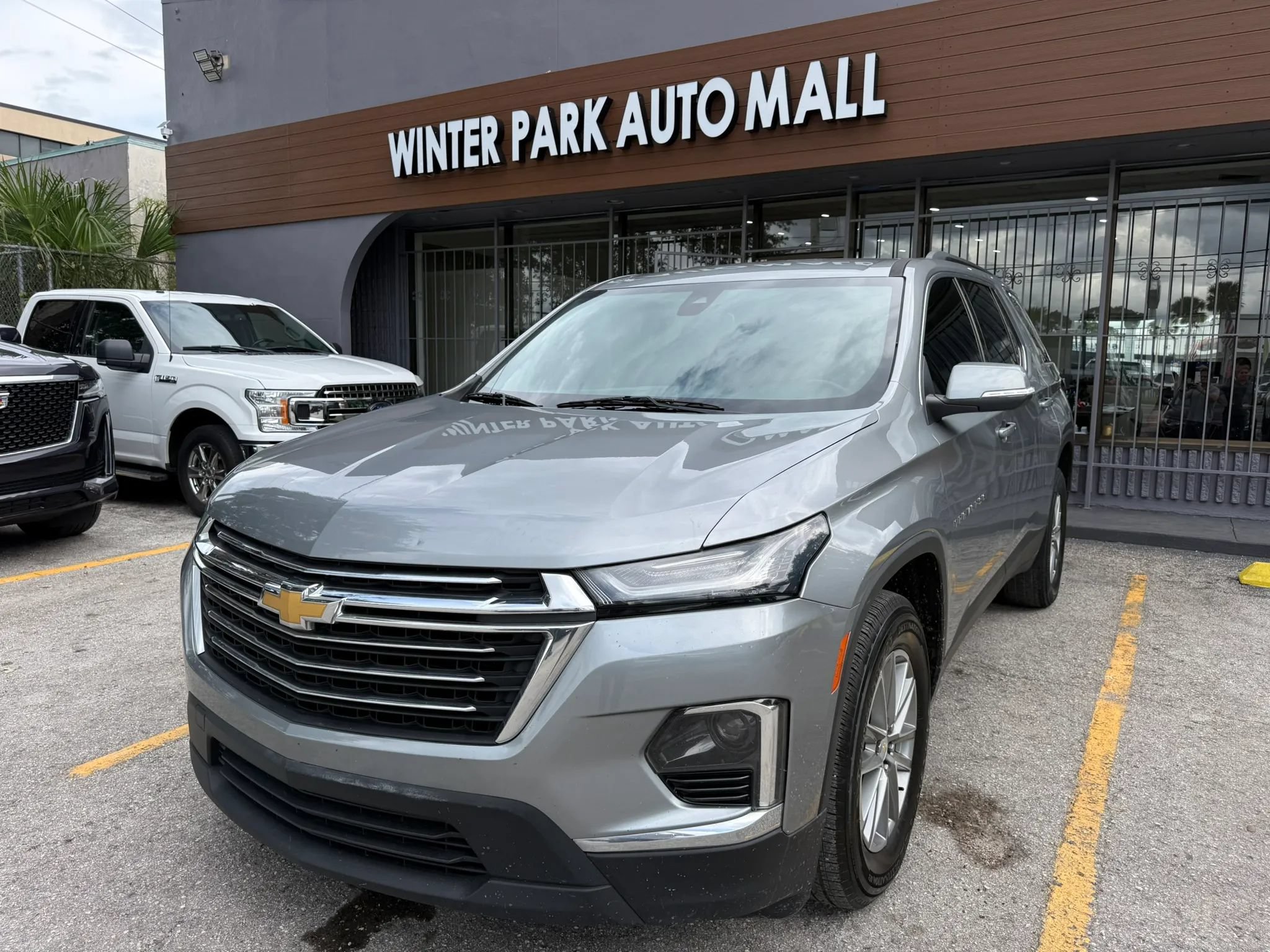 Used 2023 Chevrolet Traverse LT FWD image 1