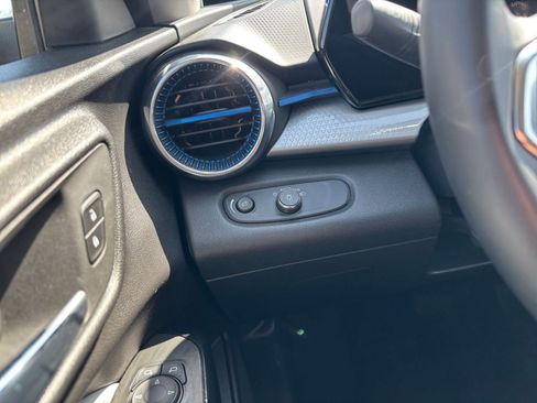 Used 2025 Chevrolet Trax LT w/ LT Convenience Package image 33