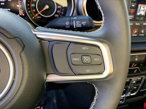 Used 2023 Jeep Gladiator Rubicon w/ LED Lighting Group image 24