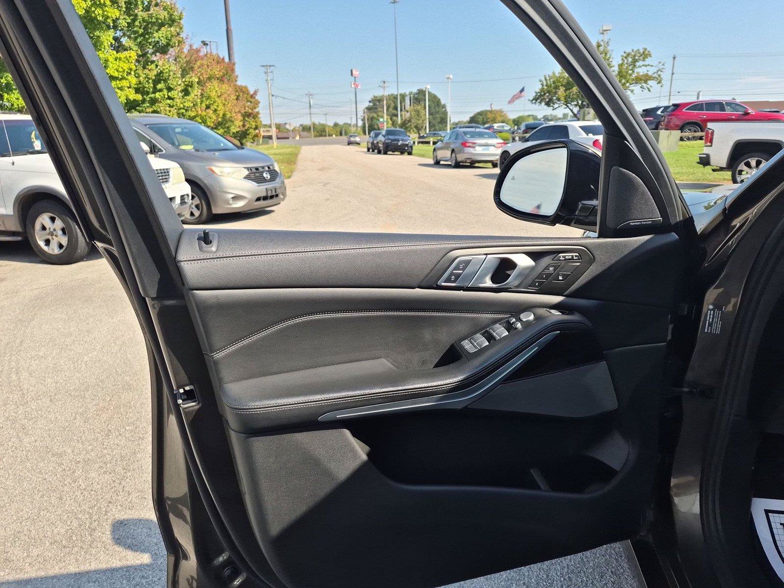 Used 2020 BMW X7 xDrive40i w/ Premium Package AWD/4WD image 14