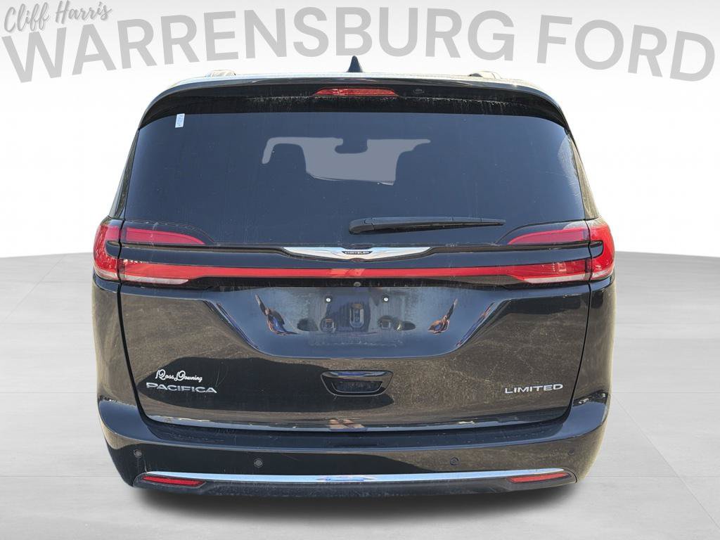 Used 2023 Chrysler Pacifica Limited FWD image 6