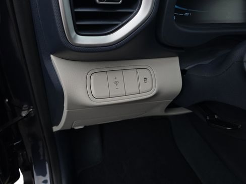 Certified 2025 Hyundai Venue Limited image 21