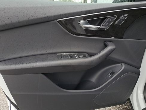 Used 2025 Audi Q8 Premium w/ Convenience Package image 20