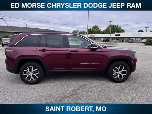 Used 2024 Jeep Grand Cherokee Limited AWD/4WD image 7