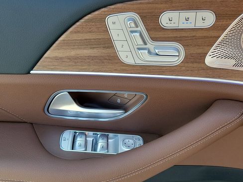 New 2026 Mercedes-Benz GLS 580 4MATIC image 29