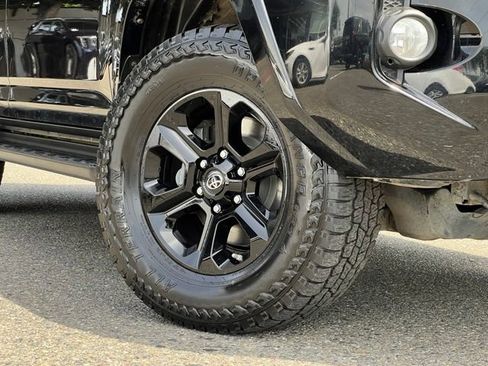 Used 2019 Toyota 4Runner SR5 Premium AWD/4WD image 2
