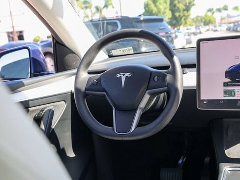 Used 2024 Tesla Model Y Long Range AWD/4WD image 24