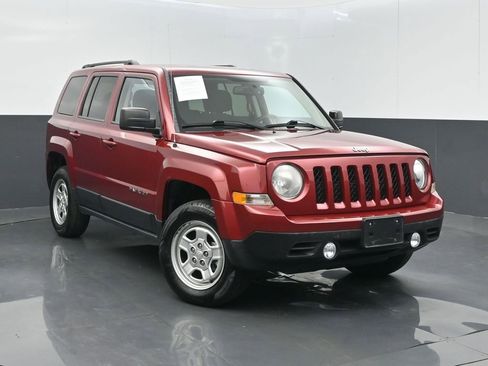 Used 2016 Jeep Patriot Sport w/ Power Value Group AWD/4WD image 3