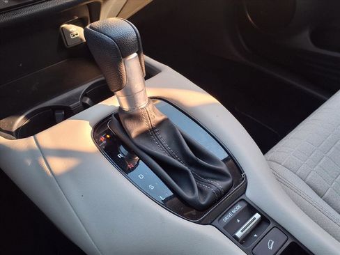 Used 2025 Honda HR-V LX image 12