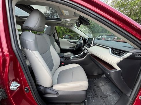Used 2020 Toyota RAV4 Limited FWD image 46