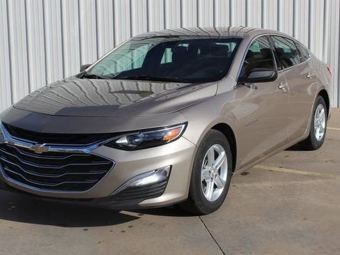 Used 2024 Chevrolet Malibu LS image 1