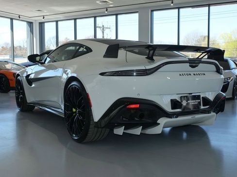 Used 2023 Aston Martin V8 Vantage Coupe RWD image 5