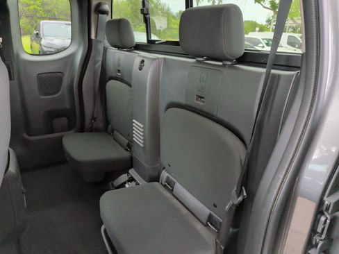 Used 2024 Nissan Frontier SV w/ SV Convenience Package RWD image 32