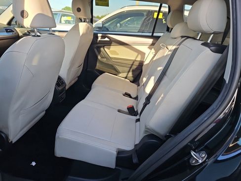 Used 2020 Volkswagen Tiguan SE w/ Panoramic Sunroof Package FWD image 10