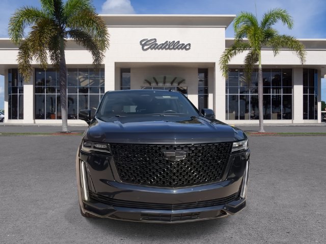 Used 2024 Cadillac Escalade Premium Luxury AWD/4WD image 4