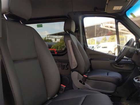 New 2025 Mercedes-Benz Sprinter 2500 image 9