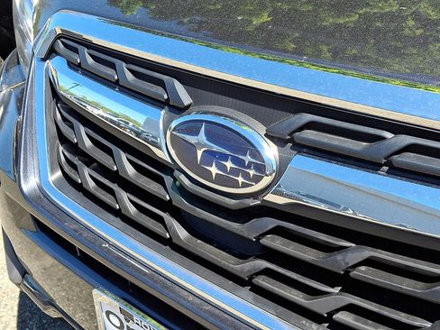 Used 2017 Subaru Forester 2.5i Touring AWD/4WD image 4