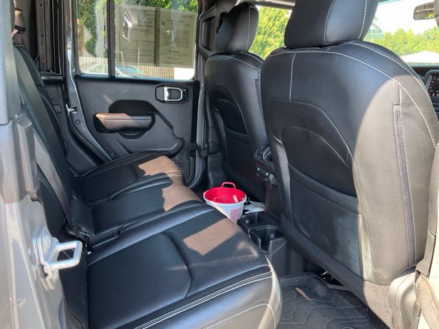 Used 2023 Jeep Gladiator Sport AWD/4WD image 16