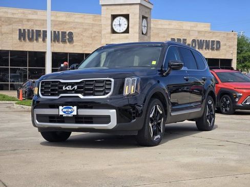 Certified 2025 Kia Telluride S image 3