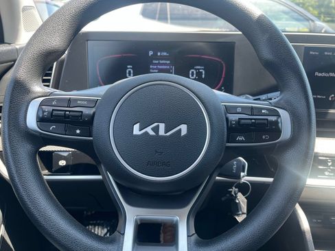 Used 2025 Kia Sportage LX FWD image 28