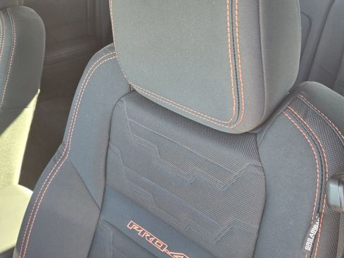 Used 2025 Nissan Frontier PRO-4X image 18