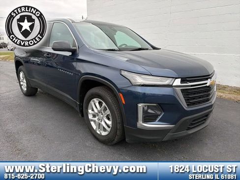 Used 2023 Chevrolet Traverse LS image 7